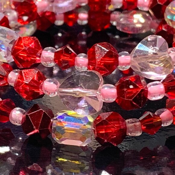 Romantic red and pink glass beaded coil bracelet (Handmade) - Picture 2 of 3